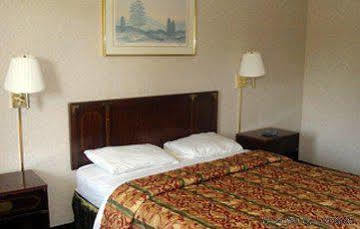 Budget Inn Mount Airy ภายนอก รูปภาพ
